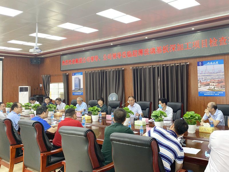 集团公司调研组到钦州超薄玻璃基板深加工项目指导工作.jpg