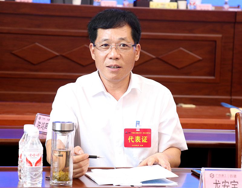 1593485855393267.jpg 龙安宝参加一分公司、四分公司、柳州分公司、广东分公司代表团讨论.jpg