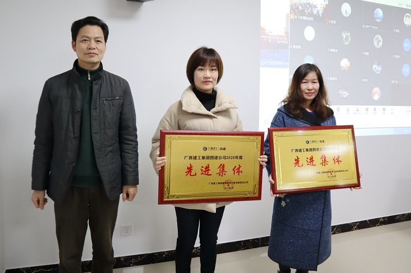 1615262492111129.jpg 颁奖(800图).jpg