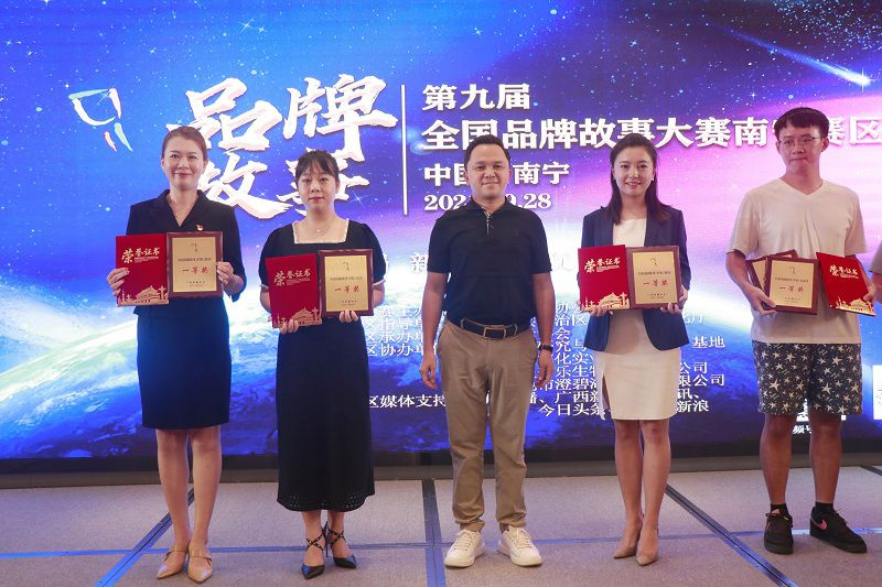 一等奖颁奖现场 (修图).jpg