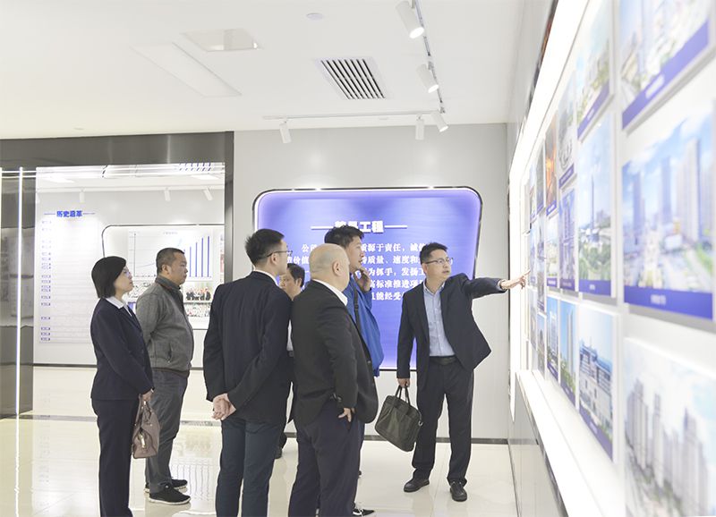 1635843338304105.jpg 参观企业文化馆()修图.jpg