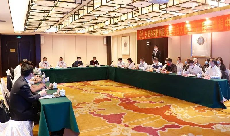 中国安装工程优质奖专家组到公司项目复查 龙安宝出席活动1.jpg